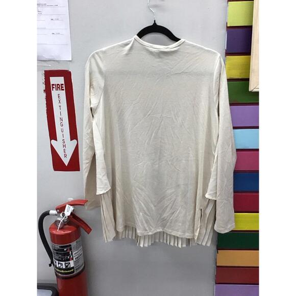 Diane Gilman womens pleated blouse sand size XS new from HSN - Picture 2 of 3